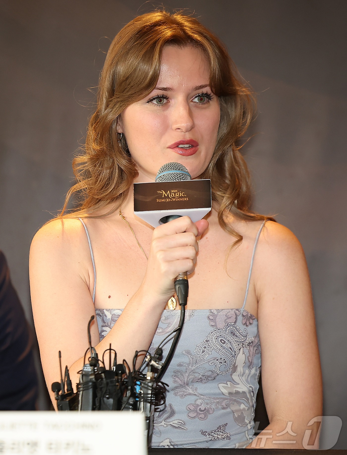 (서울=뉴스1) 김진환 기자 = 프랑스 성악가 줄리엣 타키노가 16일 오후 서울 중구 더플라자호텔 메이플홀에서 열린 '더 매직, 2025 조수미와 위너들'(The Magic, 20 …