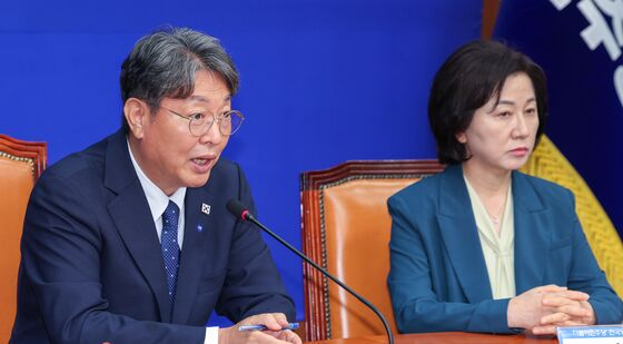 발언하는 이춘석 위원장