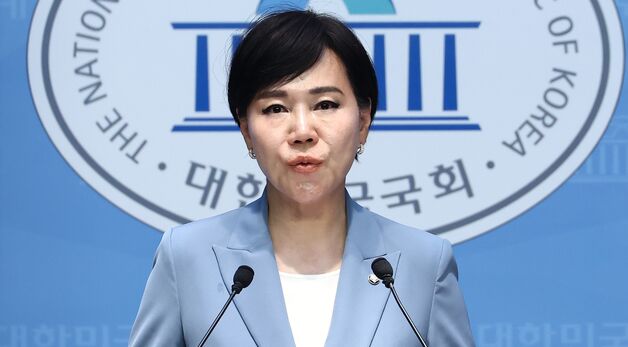 감사원 검찰 수사의뢰 관련 기자회견 하는 전현희 의원