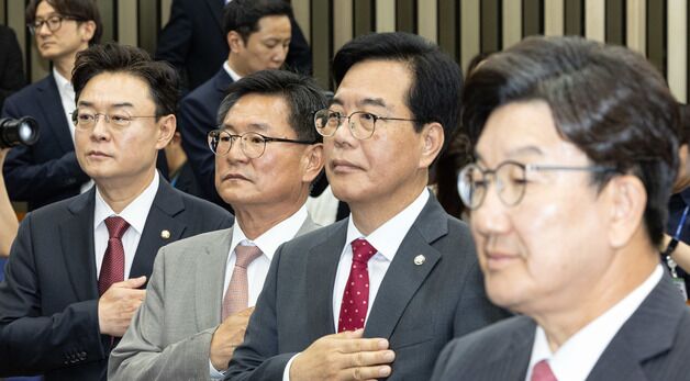 국민의례 하는 송언석·이헌승·김성원