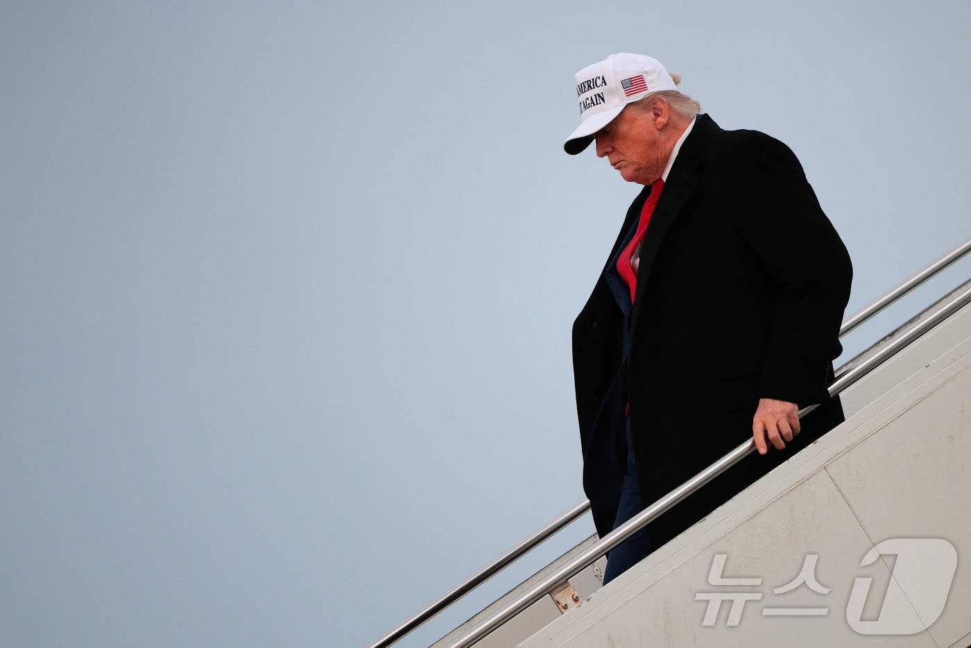 (캘거리 AFP=뉴스1) 최종일 선임기자 = 캐나다 알버타 주 남서부에 있는 관광 명소 카나나스키스에서 주요 7개국(G7) 정상회담이 16~17일(현지시간) 열리는 가운데 도널드 …