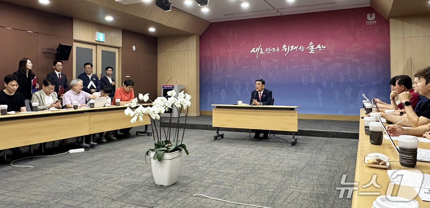 본문 이미지 - 김두겸 울산시장이 16일 울산시청 프레스센터에서 기자간담회를 하고 있다. 2025.6.16/뉴스1 ⓒ News1 조민주 기자