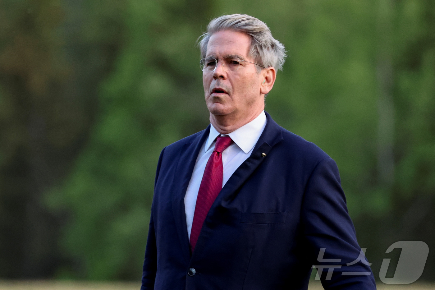 (캐내내스키스 로이터=뉴스1) 강민경 기자 = 스콧 베선트 미국 재무부 장관이 15일 캐나다 앨버타주 캐내내스키스에서 열리는 G7 정상회의에 참석하기 위해 로키마운틴 리조트에 도착 …