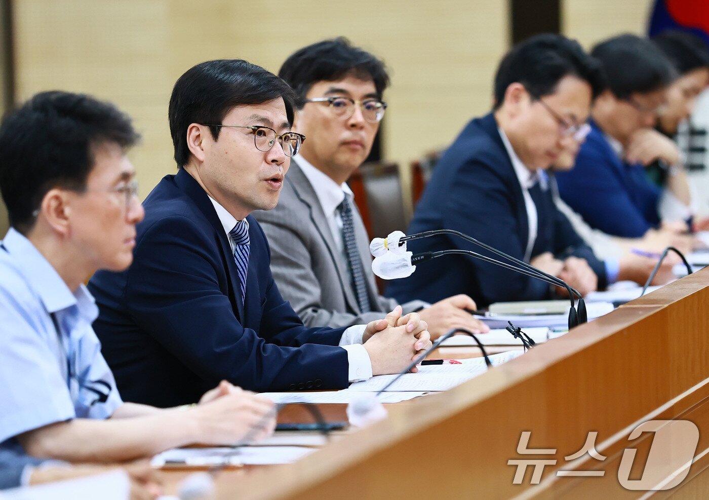 본문 이미지 - 여한구 산업통상자원부 통상교섭본부장이 16일 정부세종청사 산업부 회의실에서 &#39;대미&#40;對美&#41; 협상 TF 출범식&#39;을 주재하고 있다. &#40;산업통상자원부 제공. 재판매 및 DB 금지&#41; 2025.6.16/뉴스1