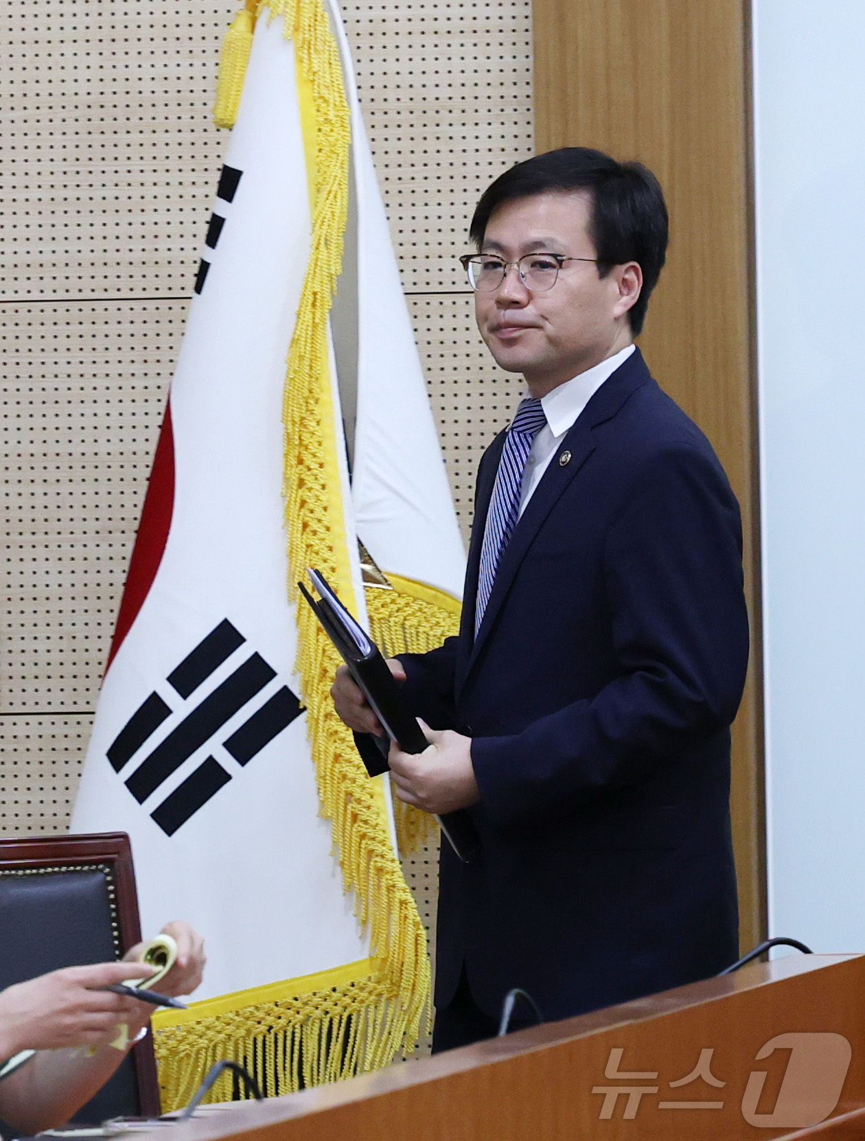 (세종=뉴스1) 김기남 기자 = 여한구 산업부 통상교섭본부장이 16일 오후 세종시 정부세종청사에서 열린  관세, 비관세, 산업·에너지 협력을 아우르는 '대미 협상 TF'회의에 참석 …