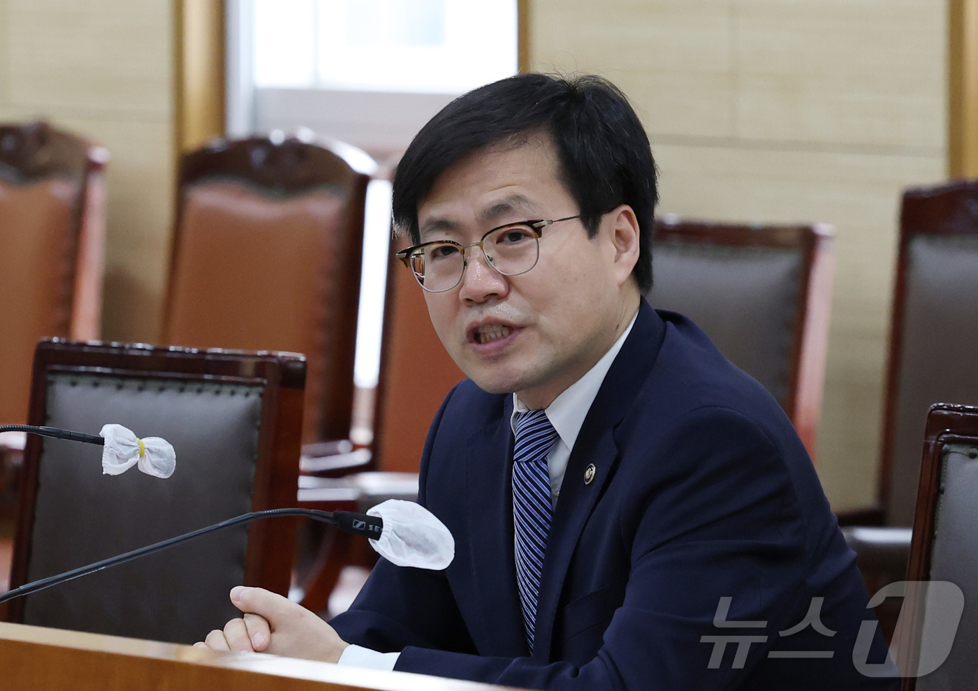 (세종=뉴스1) 김기남 기자 = 여한구 산업부 통상교섭본부장이 16일 오후 세종시 정부세종청사에서 열린  관세, 비관세, 산업·에너지 협력을 아우르는 '대미 협상 TF'회의를 주재 …