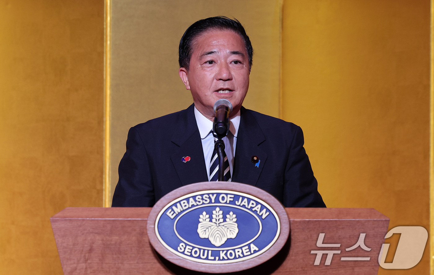 (서울=뉴스1) 김성진 기자 = 나가시마 아키히사 일본 총리 보좌관이 16일 서울 중구 롯데호텔에서 열린 한일 국교정상화 60주년 기념 리셉션에서 축사를 하고 있다. 2025.6. …