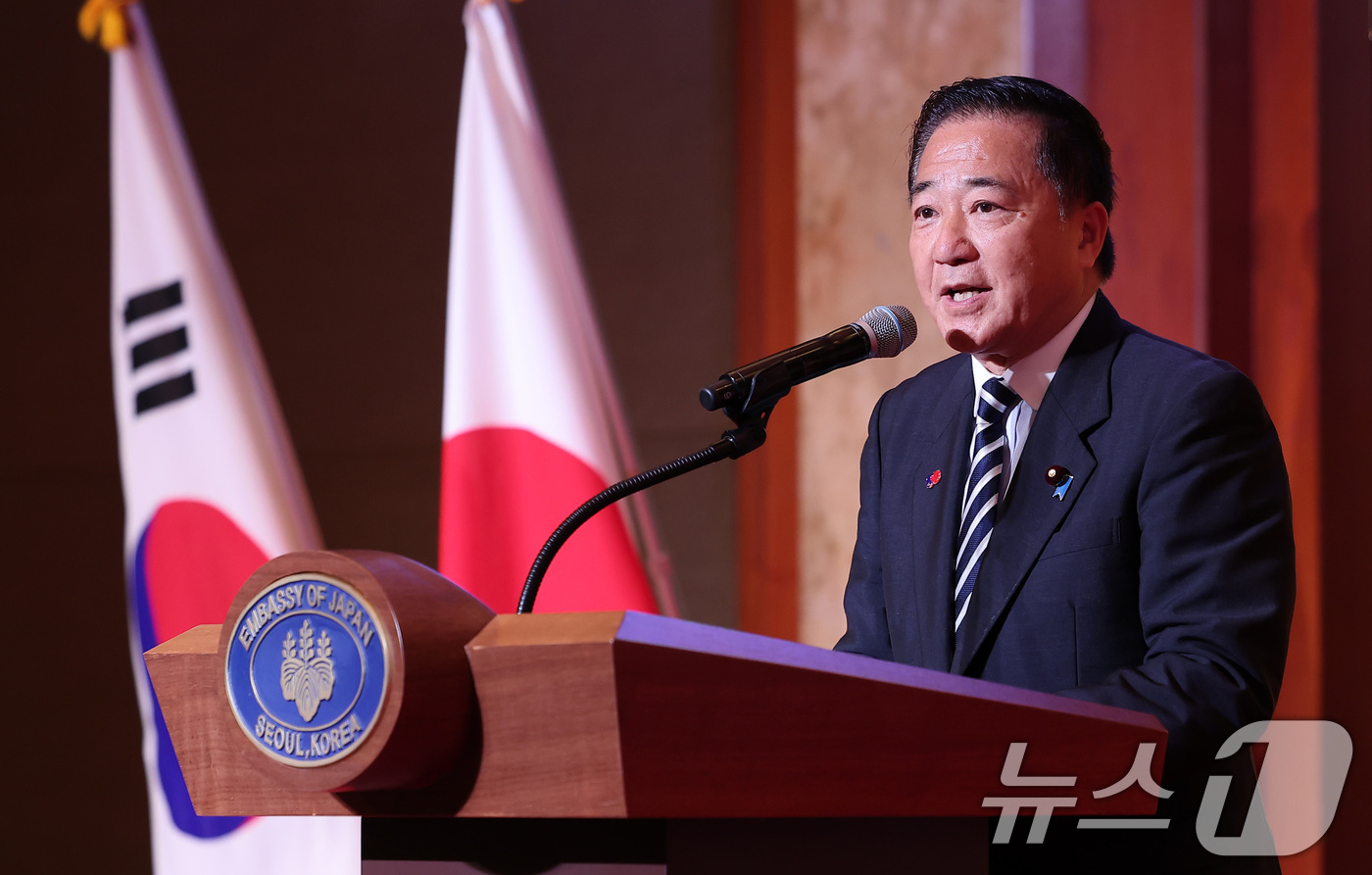 (서울=뉴스1) 김성진 기자 = 나가시마 아키히사 일본 총리 보좌관이 16일 서울 중구 롯데호텔에서 열린 한일 국교정상화 60주년 기념 리셉션에서 축사를 하고 있다. 2025.6. …