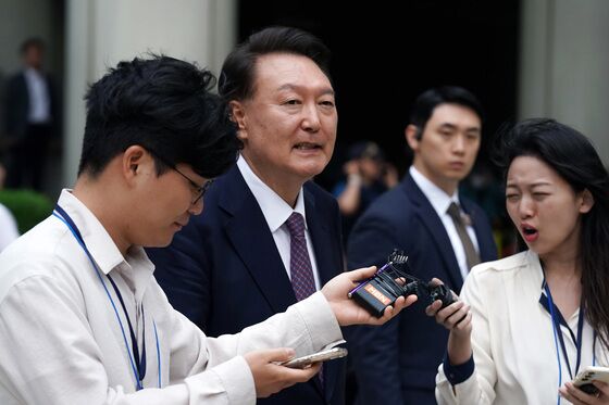 尹, 경찰 3차 소환 통보에도 불출석 의견서 제출…"서면조사 협조"
