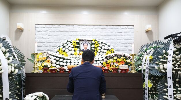 태안화력 사망 사고 노동자 빈소 조문하는 김민석 총리 후보자