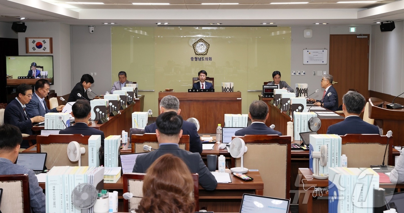 (대전=뉴스1) 이동원 기자 = 충남도의회 교육위원회(위원장 이상근)는 16일 2024회계연도 충남도교육비 특별회계 결산 승인안 및 기금결산 승인안을 심사했다. 2024회계연도 충 …