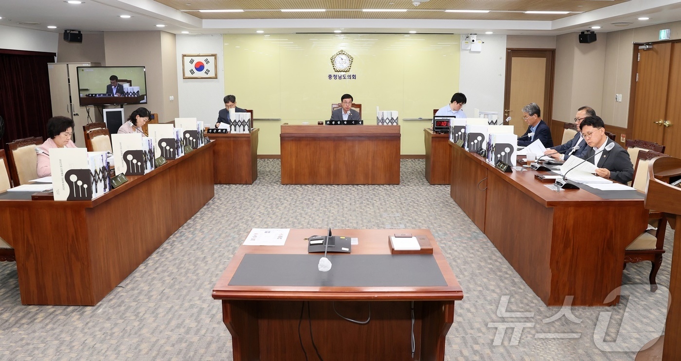 (대전=뉴스1) 이동원 기자 = 충남도의회 행정문화위원회(위원장 박기영, 이하 행문위)는 16일 제359회 정례회 제1차 회의에서 감사위원회, 자치경찰위원회, 청년정책관 소관 조례 …