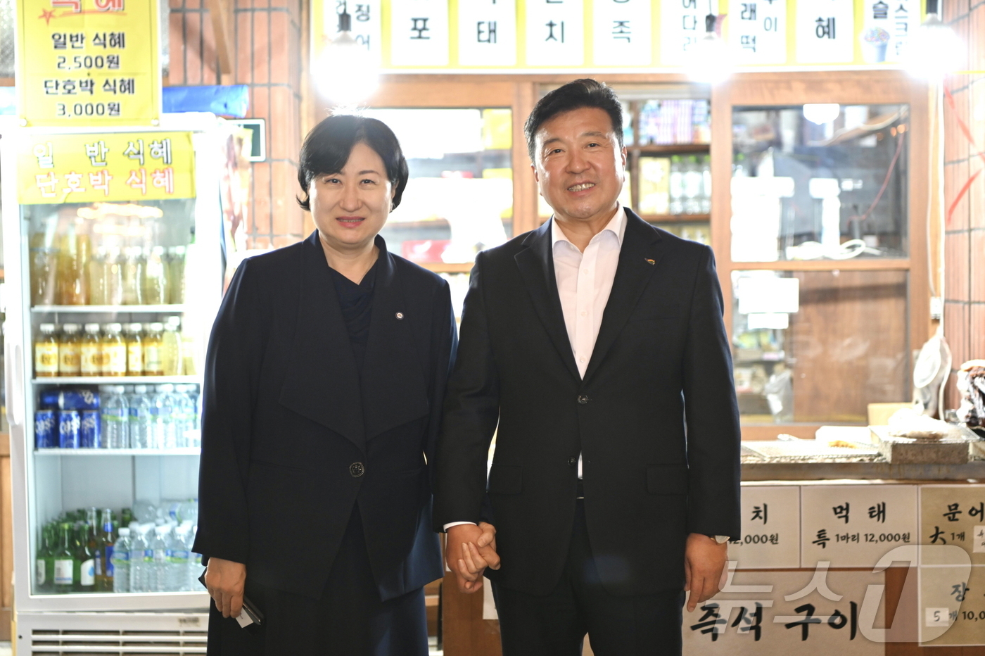 (예산=뉴스1) 이동원 기자 = 예산군은 지난 12일부터 13일까지 덕산면 스플라스 리솜 일원에서 열린 ‘2025 충남 글로벌 웹툰 연구 학술행사(콘퍼런스)’와 연계해 예산시장을 …