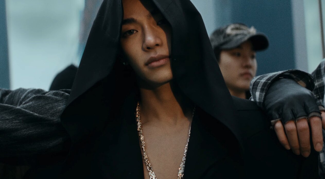 본문 이미지 - 올데이 프로젝트 타잔('페이머스' 뮤직비디오 영상 갈무리)