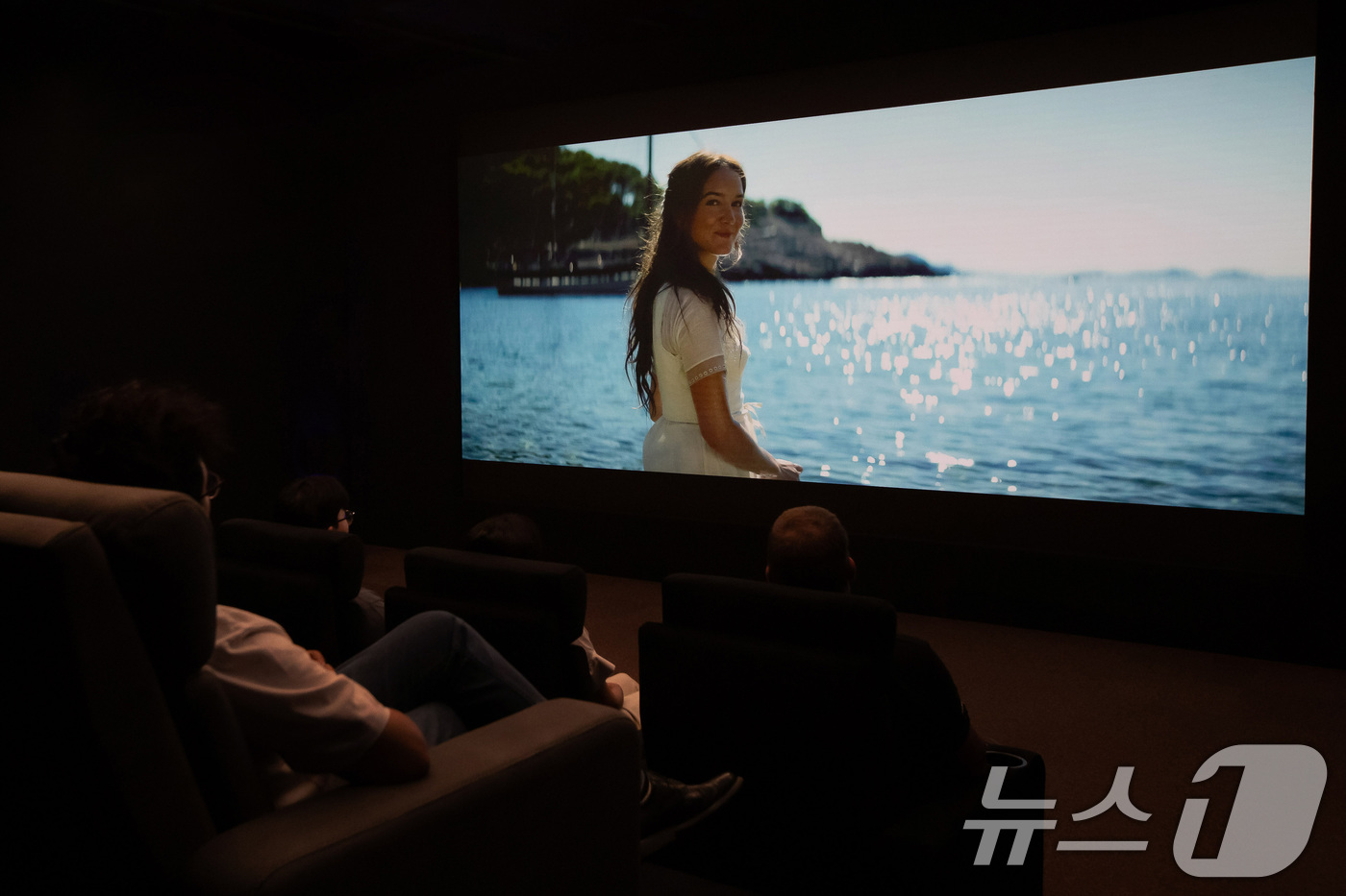 (서울=뉴스1) = 삼성전자가 이달 19일까지 스페인 바르셀로나에서 열리는 유럽 최대 영화 산업 박람회 '시네유럽 2025'에 참가해 시네마 LED 스크린 '오닉스'를 유럽시장에 …