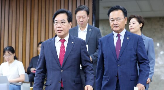 유상범 간사와 입장하는 송언석 원내대표