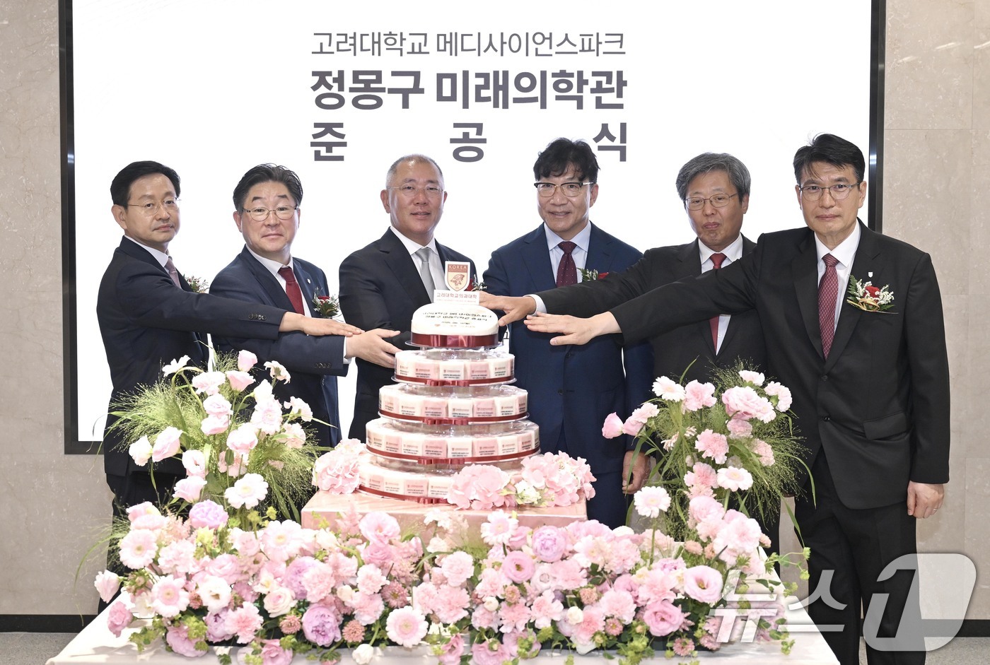 (서울=뉴스1) = 현대차그룹은 정몽구 명예회장의 사재가 기부된 고려대학교 메디사이언스파크 '정몽구 미래의학관' 준공식이 지난 16일 서울 성북구 고려대학교 의료원 메디사이언스파크 …