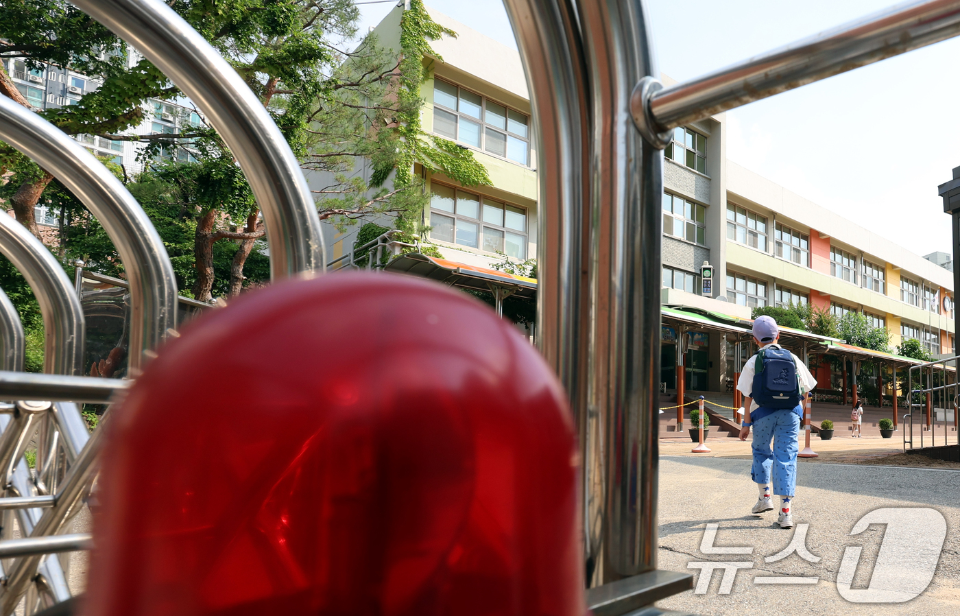 (서울=뉴스1) 김명섭 기자 = 학기 초 건물 안전 등급 문제로 개학이 연기됐던 서울 서대문구 북성초의 해당 건물이 최근 E등급 판정을 받은 것으로 확인됐다.E등급은 건물 안전 등 …