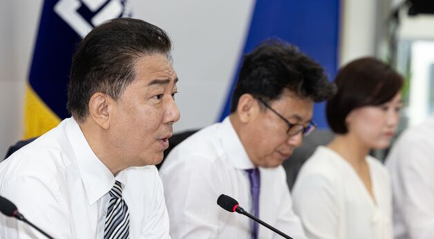 원내대책회의 주재하는 김병기 원내대표