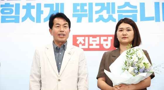 손솔 의원 복당 환영식서 발언하는 윤종오 원내대표