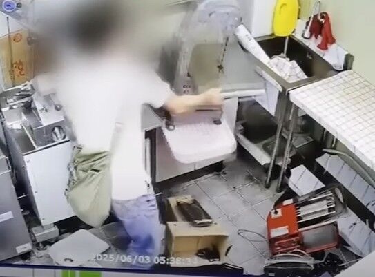 근무 첫날 "5만원 가불해줘"…깜빡했더니 정육점 1500만원어치 박살 [영상]