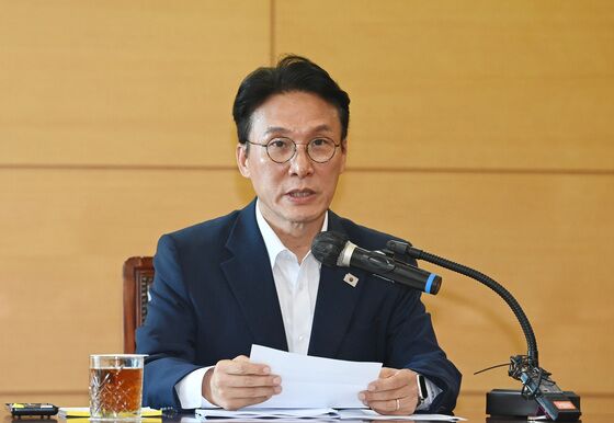 김민석 "내란으로 실추된 국격 회복 대응 점검"…이틀째 부처 보고받아