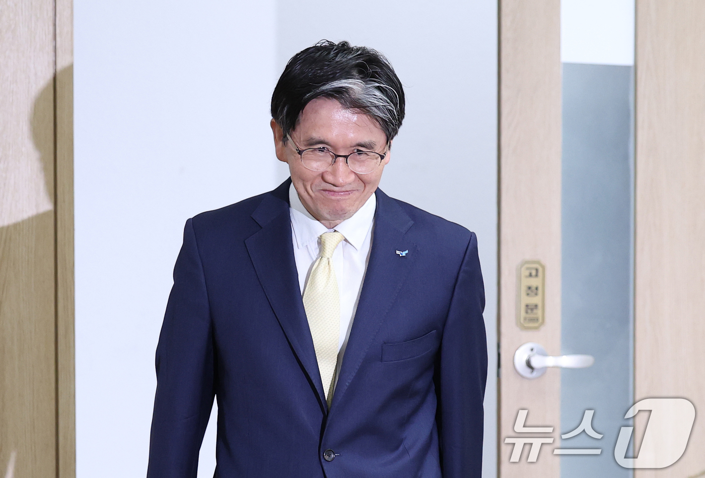 (과천=뉴스1) 오대일 기자 = 오동운 고위공직자범죄수사처장이 취임 1주년을 맞은 17일 오전 경기 과천 정부청사에서 열린 공수처 출입기자단 간담회에 참석하고 있다.오 처장은 이 …