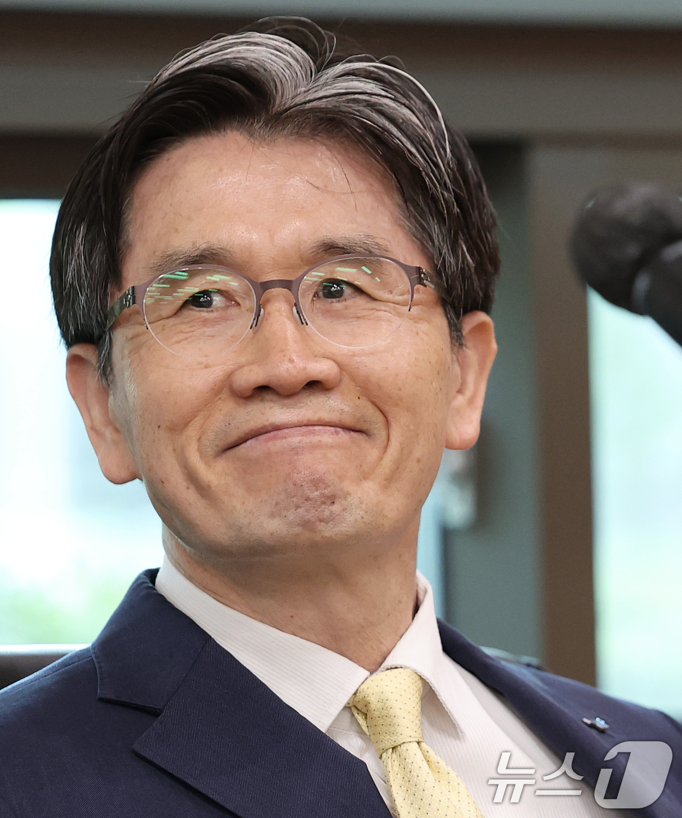 (과천=뉴스1) 오대일 기자 = 오동운 고위공직자범죄수사처장이 취임 1주년을 맞은 17일 오전 경기 과천 정부청사에서 열린 공수처 출입기자단 간담회에서 잠시 생각에 잠겨 있다.오 …