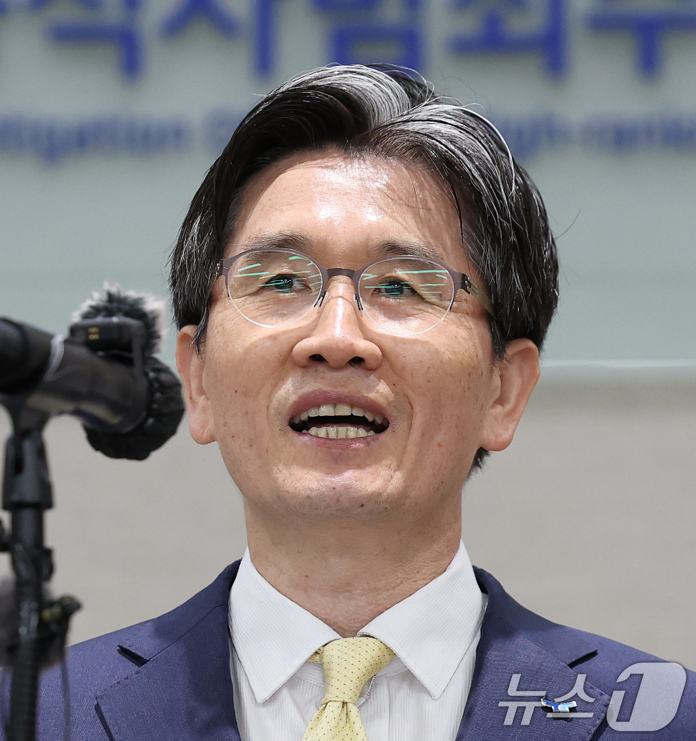 (과천=뉴스1) 오대일 기자 = 오동운 고위공직자범죄수사처장이 취임 1주년을 맞은 17일 오전 경기 과천 정부청사에서 열린 공수처 출입기자단 간담회에서 모두발언을 하고 있다.오 처 …