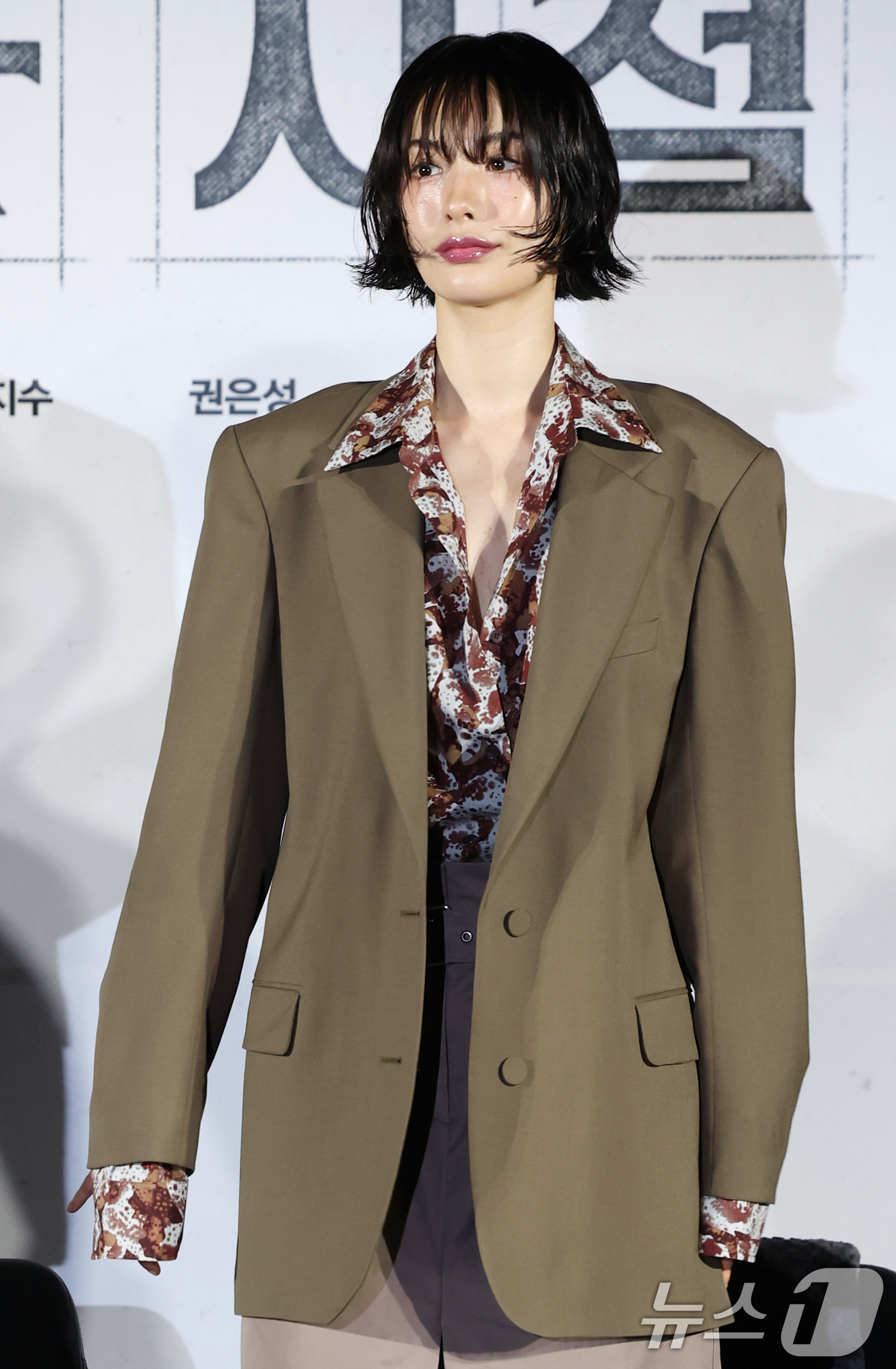 (서울=뉴스1) 권현진 기자 = 배우 나나가 17일 서울 광진구 롯데시네마 건대입구에서 열린 영화 '전지적 독자 시점‘(감독 김병우) 제작보고회에 참석해 포즈를 취하고 있다.'전지 …