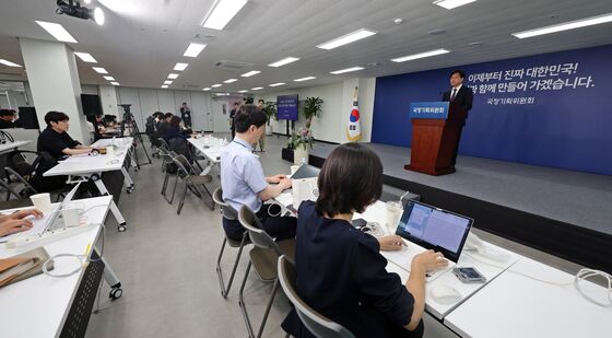 브리핑하는 조승래 국정기획위 대변인