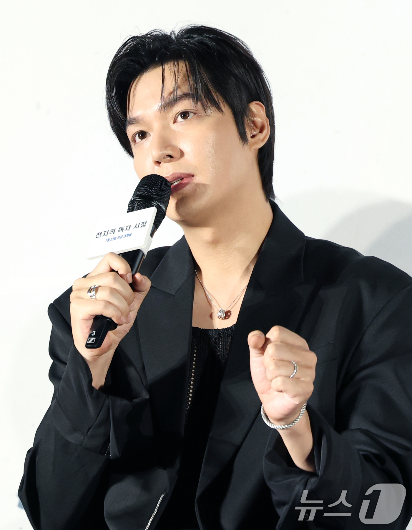 (서울=뉴스1) 권현진 기자 = 배우 이민호가 17일 서울 광진구 롯데시네마 건대입구에서 열린 영화 '전지적 독자 시점‘(감독 김병우) 제작보고회에 참석해 인사말을 하고 있다.'전 …