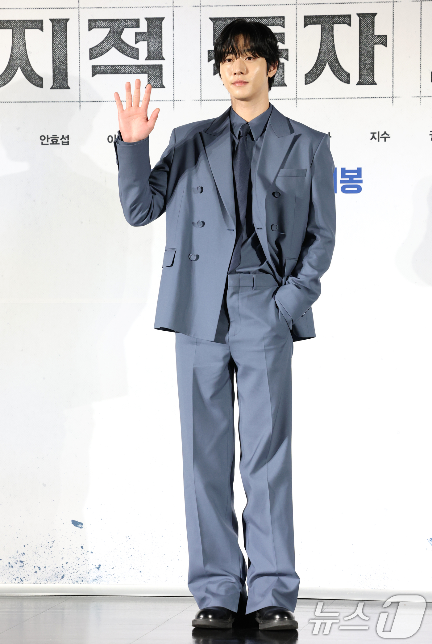 (서울=뉴스1) 권현진 기자 = 배우 안효섭이 17일 서울 광진구 롯데시네마 건대입구에서 열린 영화 '전지적 독자 시점‘(감독 김병우) 제작보고회에 참석해 포즈를 취하고 있다.'전 …