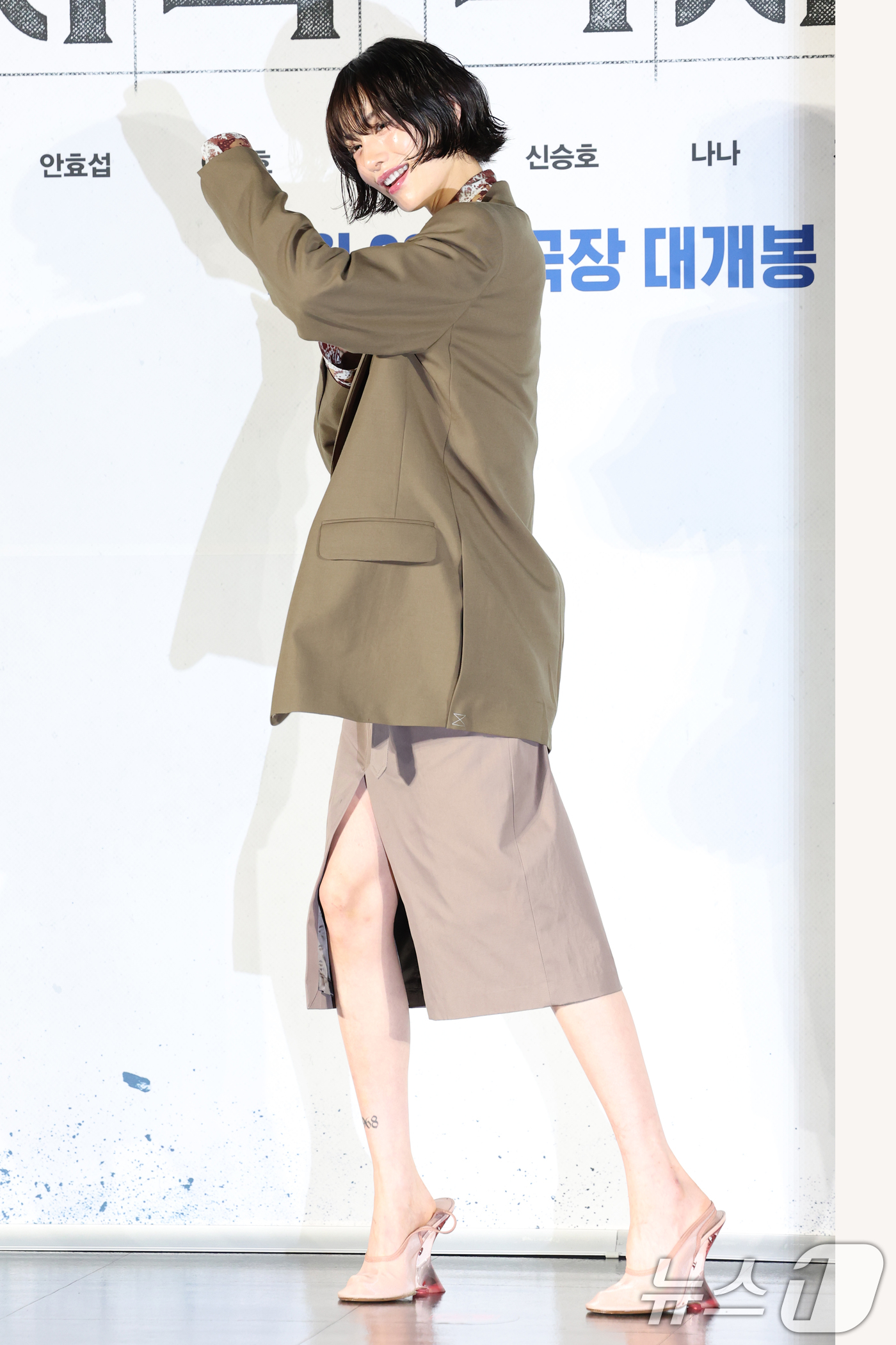 (서울=뉴스1) 권현진 기자 = 배우 나나가 17일 서울 광진구 롯데시네마 건대입구에서 열린 영화 '전지적 독자 시점‘(감독 김병우) 제작보고회에 참석해 포즈를 취하고 있다.'전지 …