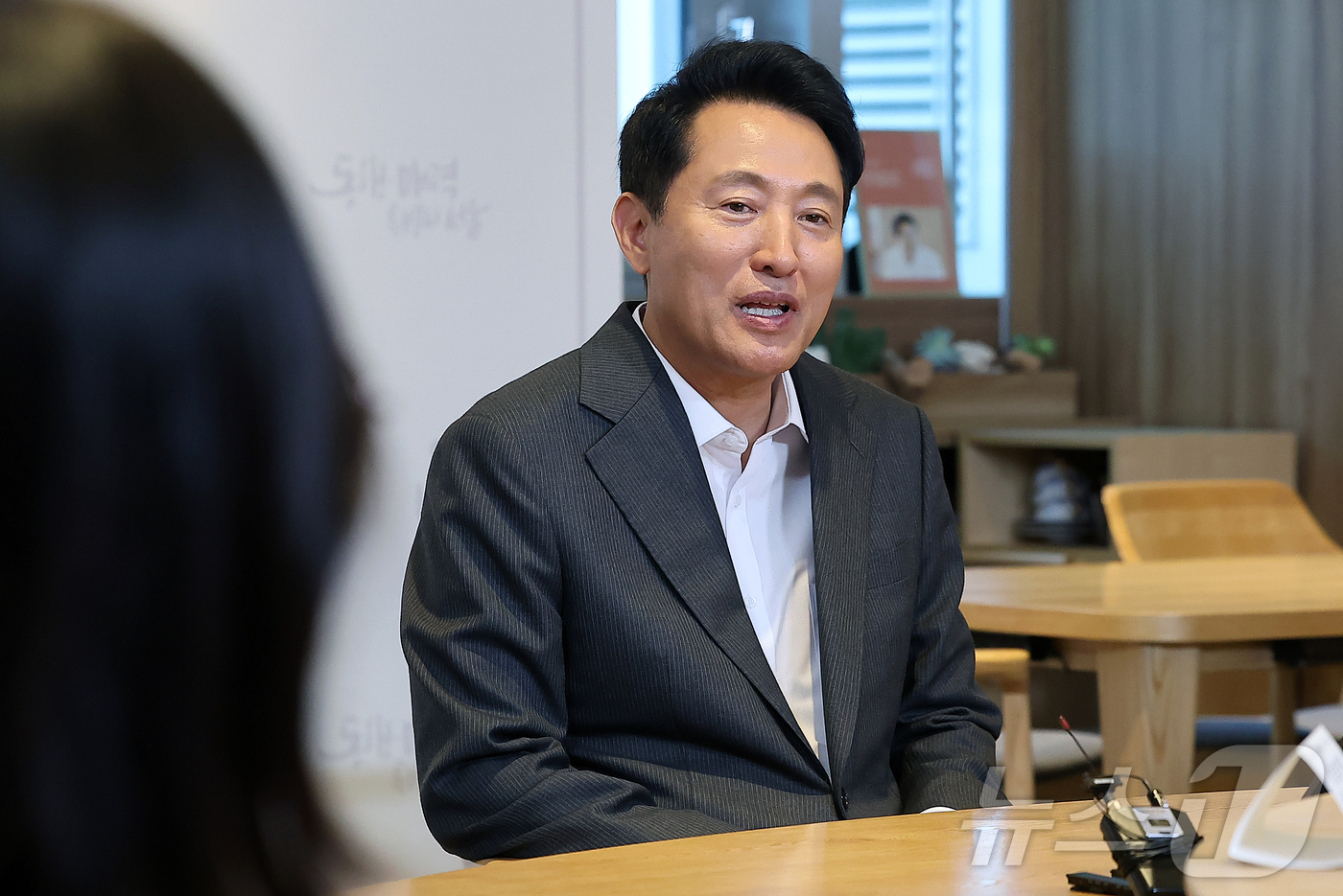 (서울=뉴스1) 김진환 기자 = 오세훈 서울시장이 17일 서울 중구 서울특별시청 집무실에서 열린 임신 공무원 응원 오찬 행사에 참석해 인사말을 하고 있다. 2025.6.17/뉴스1 …