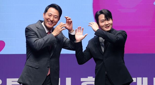 오세훈 서울시장과 기념 촬영하는 선우예권