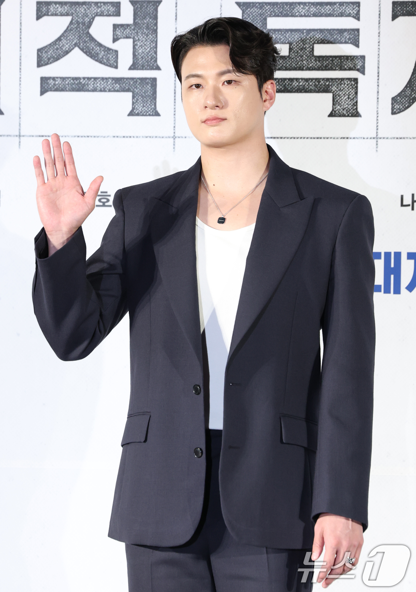 (서울=뉴스1) 권현진 기자 = 배우 신승호가 17일 서울 광진구 롯데시네마 건대입구에서 열린 영화 '전지적 독자 시점‘(감독 김병우) 제작보고회에 참석해 포즈를 취하고 있다.'전 …