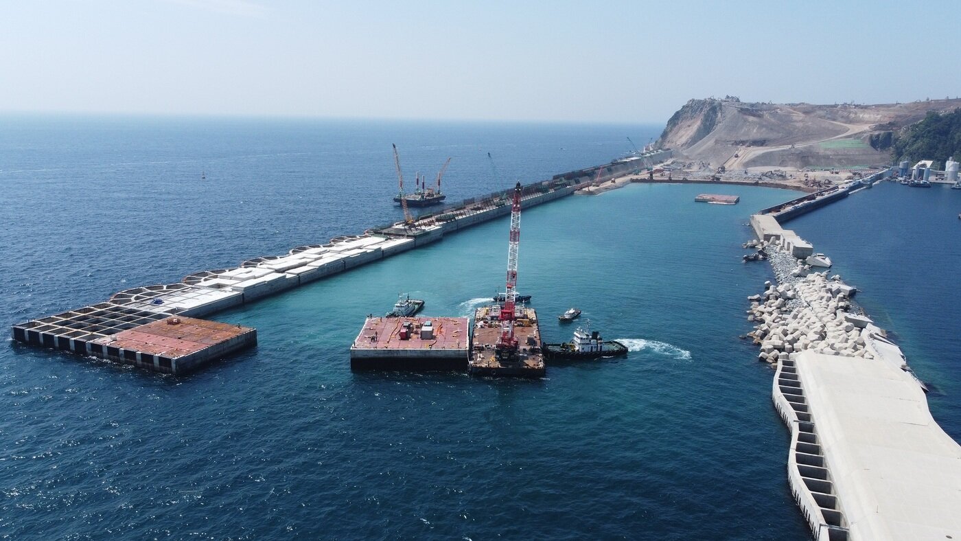 본문 이미지 - 울릉공항에 케이슨 설치한 모습&#40;DL이앤씨 제공&#41;