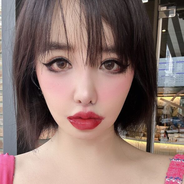 박봄, 진한 언더라인…과한 메이크업에 노출 패션까지 [N샷]