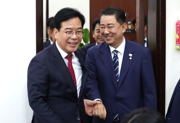 관망인가 협치인가…'집권여당 3주차' 민주 "무리하지 않는다"