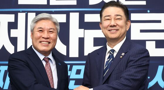 기념촬영 하는 김병기·서왕진 원내대표