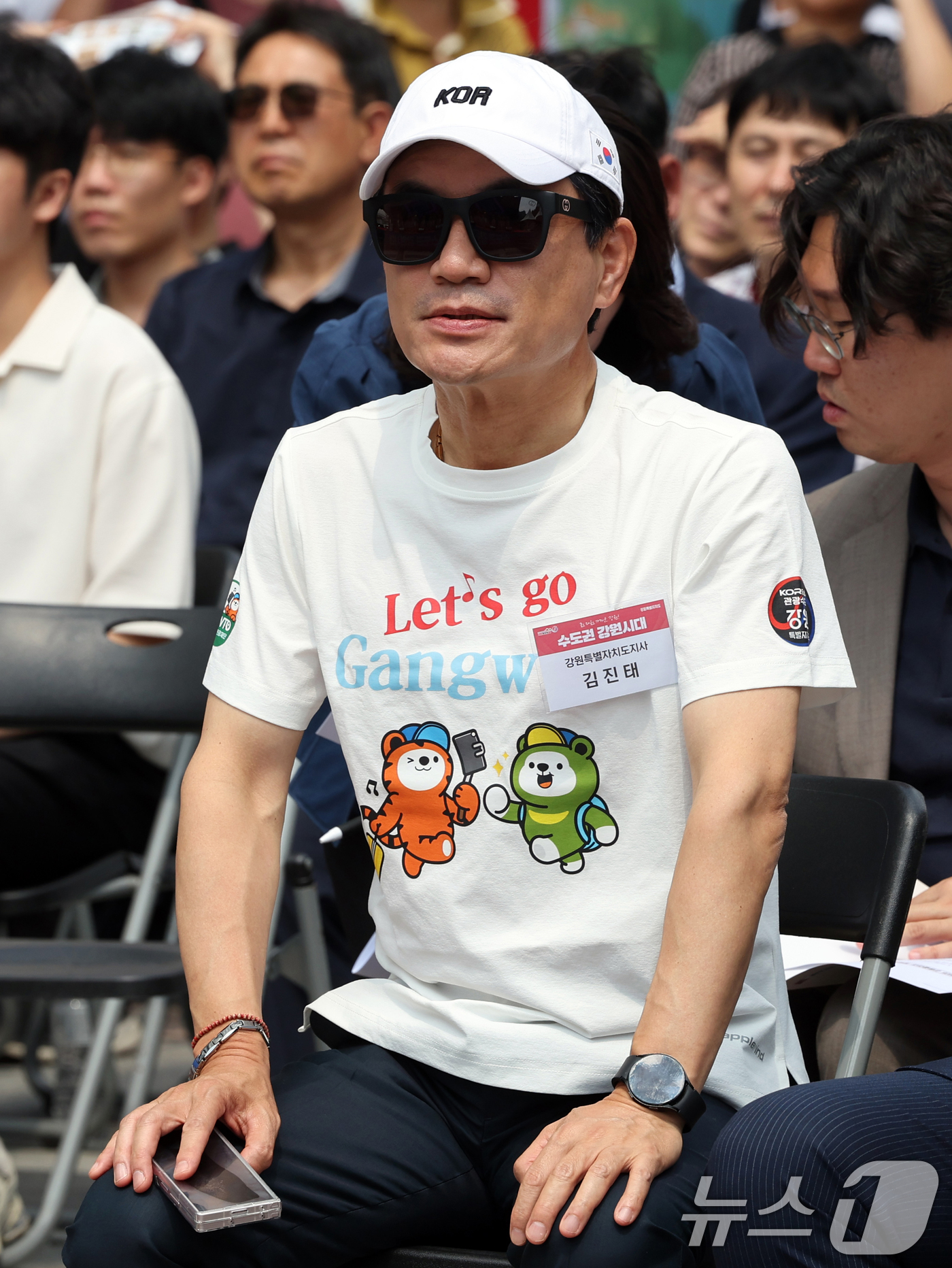 (서울=뉴스1) 황기선 기자 = 김진태 강원도지사가 17일 오후 서울 청계광장에서 열린 '몸도 마음도 가까운 강원! 수도권 강원시대' 수도권 홍보행사에 자리하고 있다. 2025.6 …