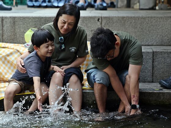 낮 최고 30도 무더위…제주도 한때 최대 20㎜ 비