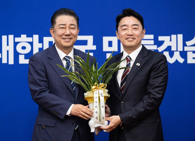 [속보] 이재명 대통령 "정치 회복 위한 여야 원내대표 오찬 초청"