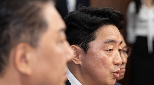 민주당 원내대표 예방한 강훈식 비서실장