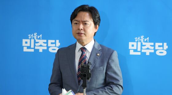 답변하는 김현정 대변인