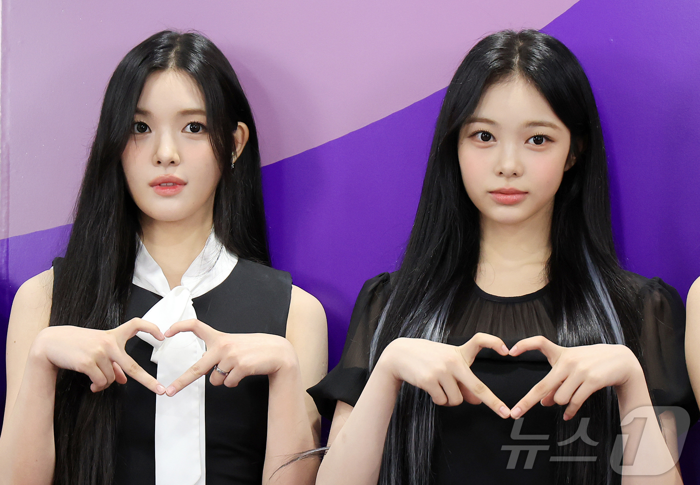 (서울=뉴스1) 김진환 기자 = 걸그룹 하츠투하츠의 유하와 이안이 17일 오전 서울특별시청에서 열린 ‘2025 서울특별시 홍보대사 위촉식’에서 포즈를 취하고 있다. 2025.6.1 …