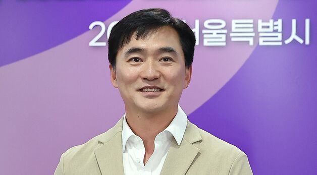 김석훈, 미소 짓는 홍길동