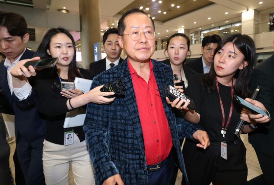 홍준표 하와이서 귀국…"새 정부 정치보복 말길, 향후 역할은 차차"