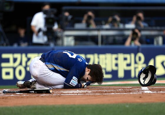 '헤드샷' 맞은 NC 박건우, 선발 복귀했는데…이번엔 권희동 무릎 부상